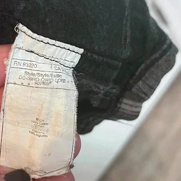 DC men’s black and grey collared button down plaid flannel, size L - Picture 3 of 8